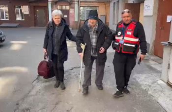 Ukrainian Survivor being rescued