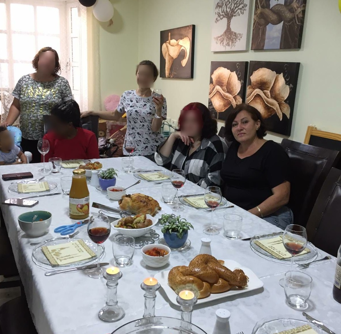 Shabbat meal at the shelter