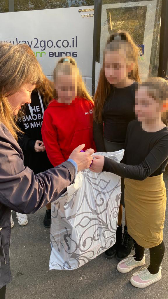 Aliyah Ukraine Children with toys