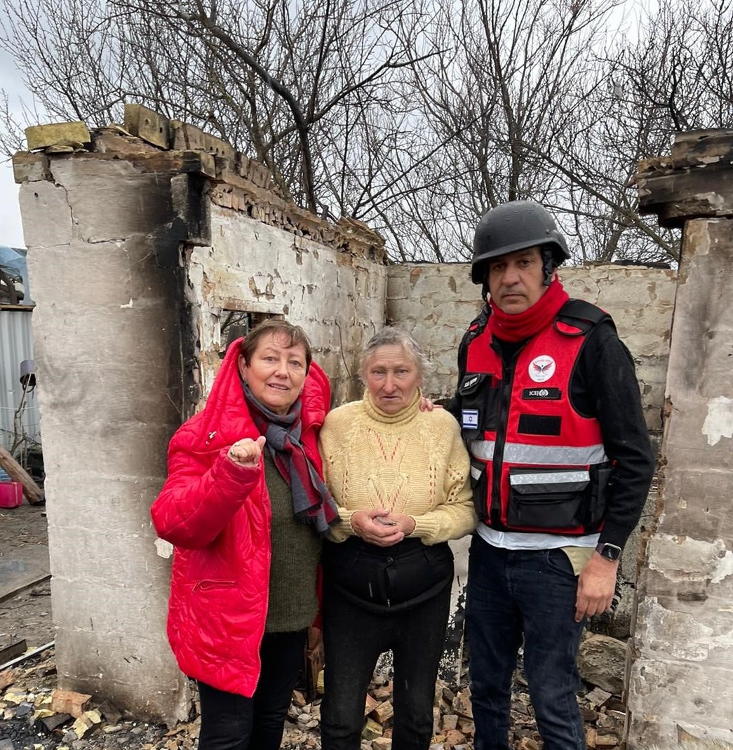 Aliyah-Ukraine-Survivor in bombed-out home