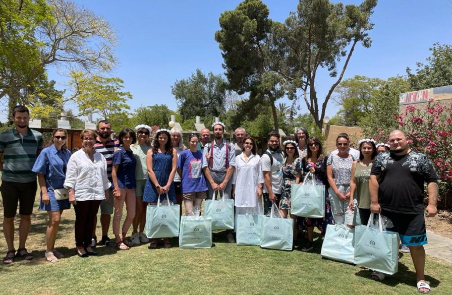 New Immigrants receive welcome gift bags