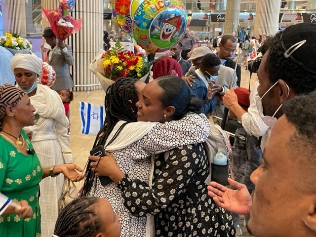 Ethiopian Aliyah family meet in Ben Gurion arrival lounge