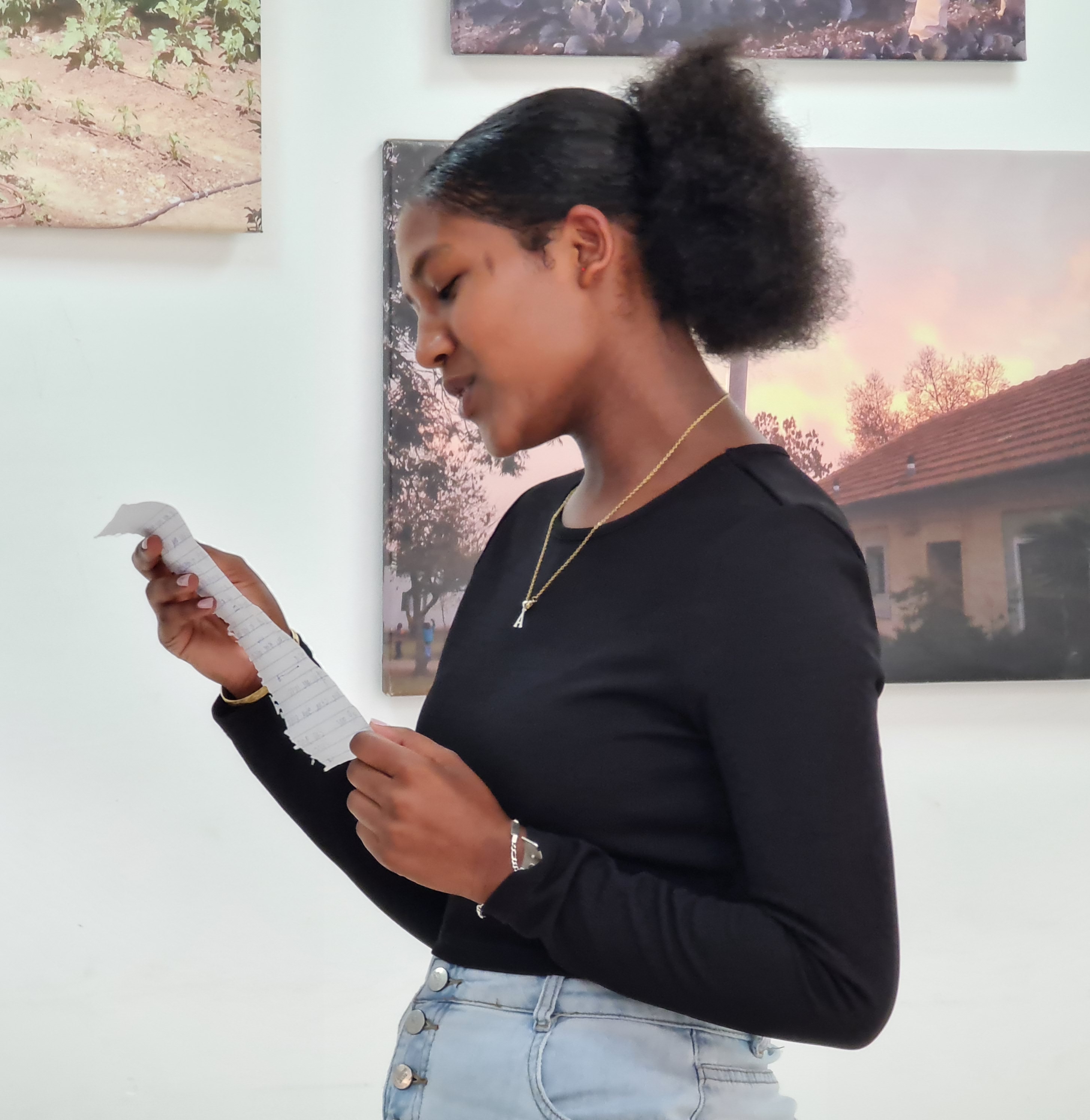 Adesa Daraso, from Ibim addresses the class and teachers, on behalf of students