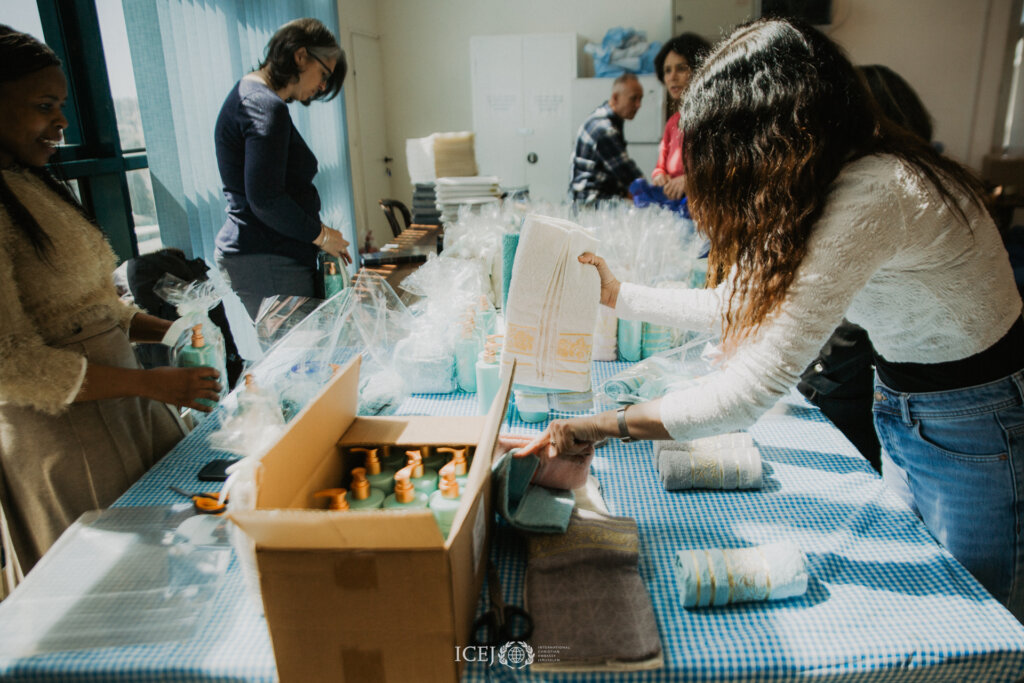 Pesach gift packing
