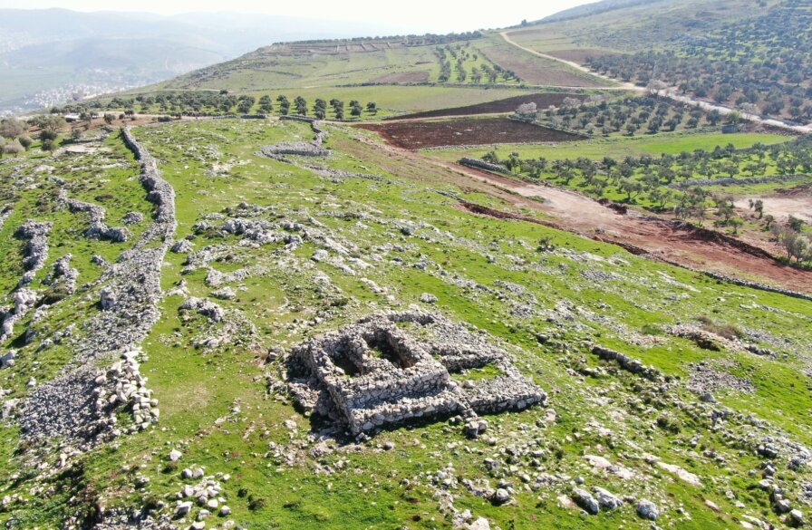 Joshua altar Mt Ebal by Shomrim-al-hanetzach
