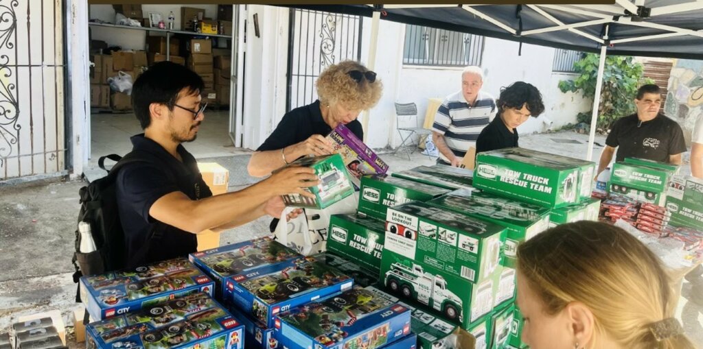 Toy packing