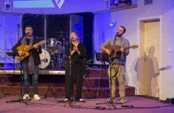 Czech conference singers Shilo Ben Hod and Nizar Francis