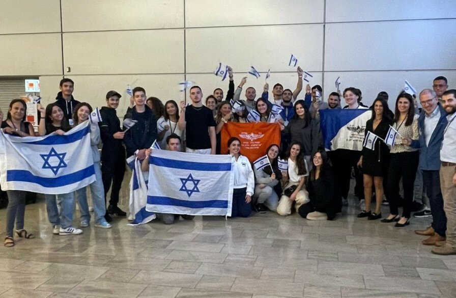 French Jews making Aliyah