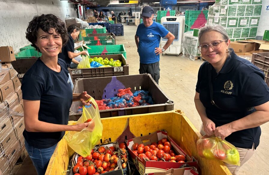 Packing food at Rishon LeZion