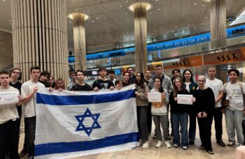 Group picture of Sela students at Ben Gurion airport. (Photo: JAFI)