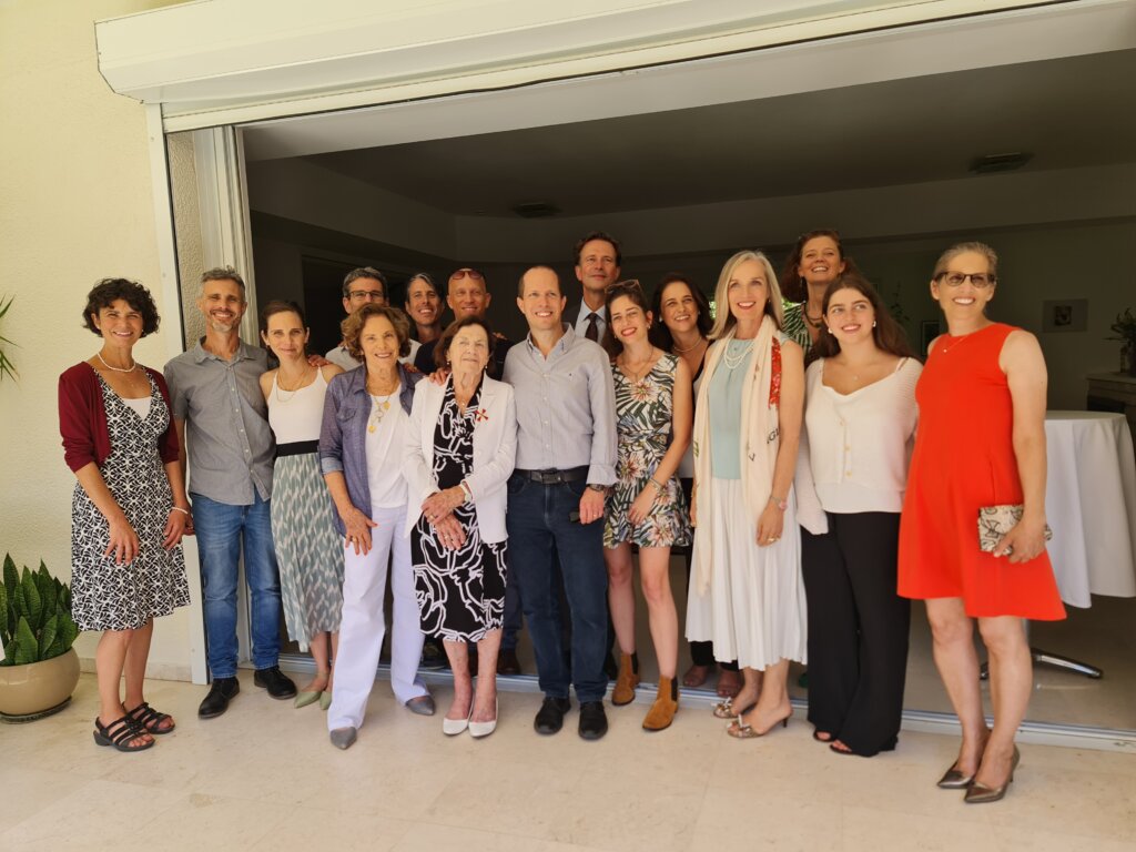 Jannie Tolhoek (left) with Eva (middle).