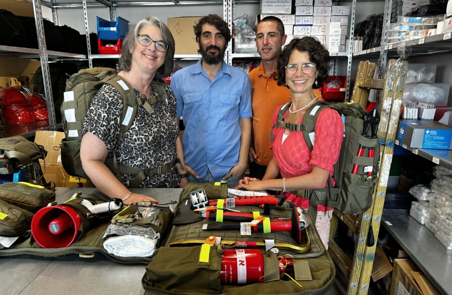 Emergency kits for Israel's North and South