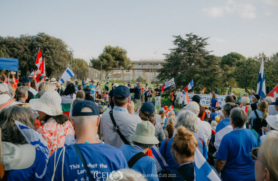 Prayer in front of knesset