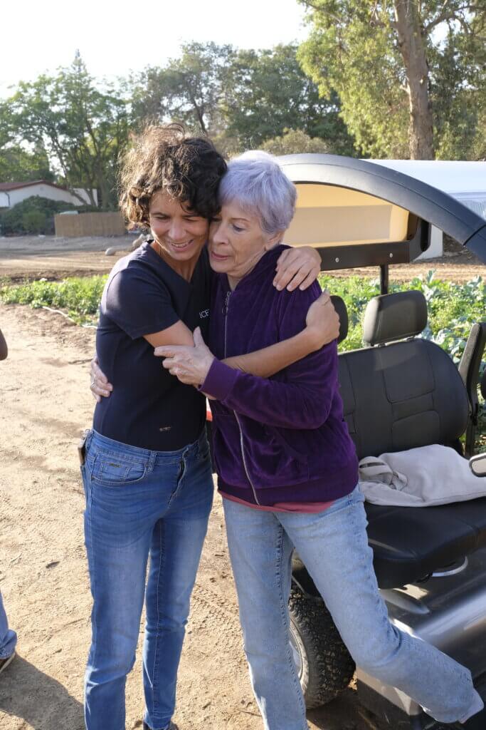 Jannie Tolhoek and Jacqueline hug