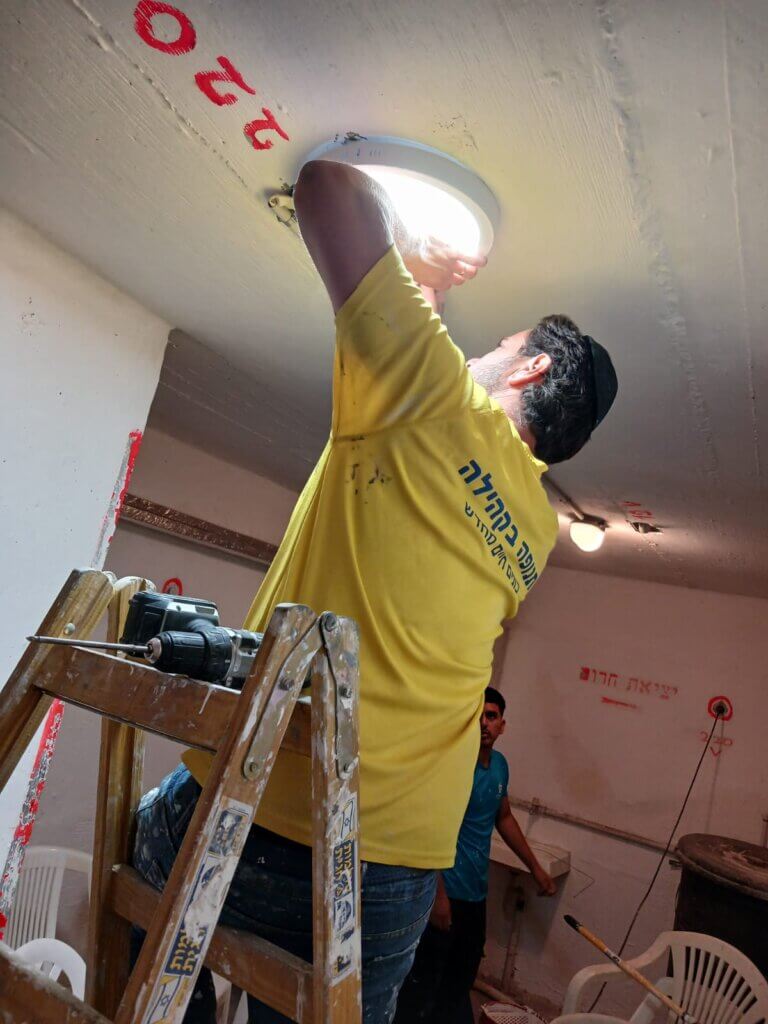 repair to light fittings in the shelter